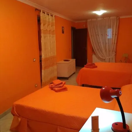 Ampia Camera Con Condizionatore Apartman